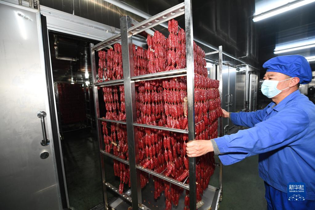 Прославленные продуктовые бренды города Хучжоу провинции Чжэцзян наращивают производство и продажи, чтобы обеспечить стабильное предложение на рынке во время праздника Весны 