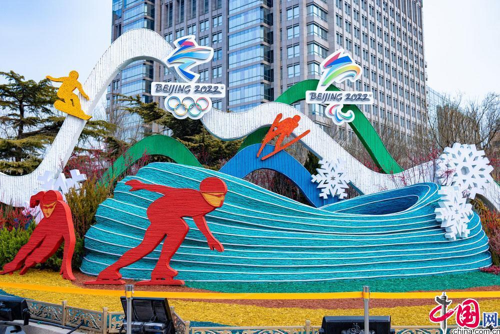 Когда Праздник Весны совпадает с зимними Олимпийскими играми в Пекине, то элементы Олимпиады украшают собой столицу