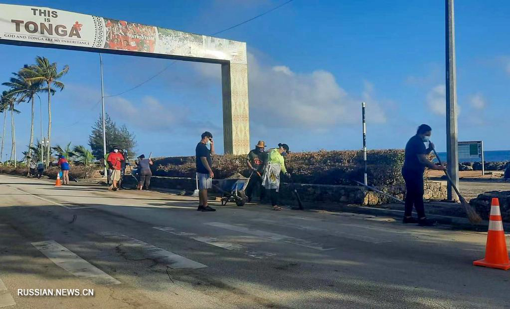 Улицы и здания в Нукуалофе после цунами