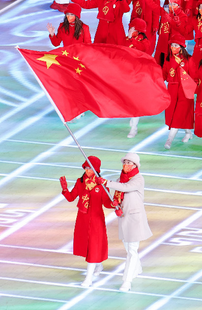 Чжао Дань и Гао Тинъюй стали знаменосцами команды Китая на церемонии открытия зимних Олимпийских игр