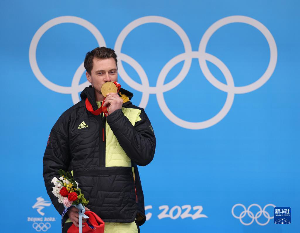 Немец Й. Людвиг стал олимпийским чемпионом в одиночных санях