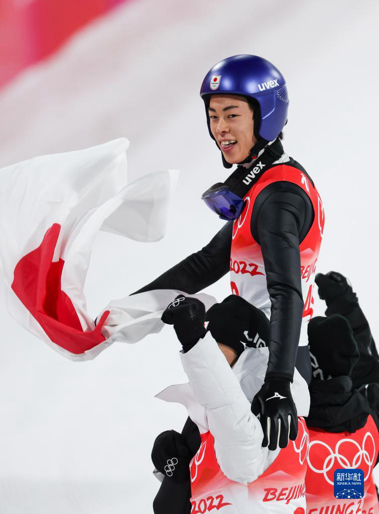 Японец Рею Кобаяси завоевал золото в прыжках на лыжах с трамплина