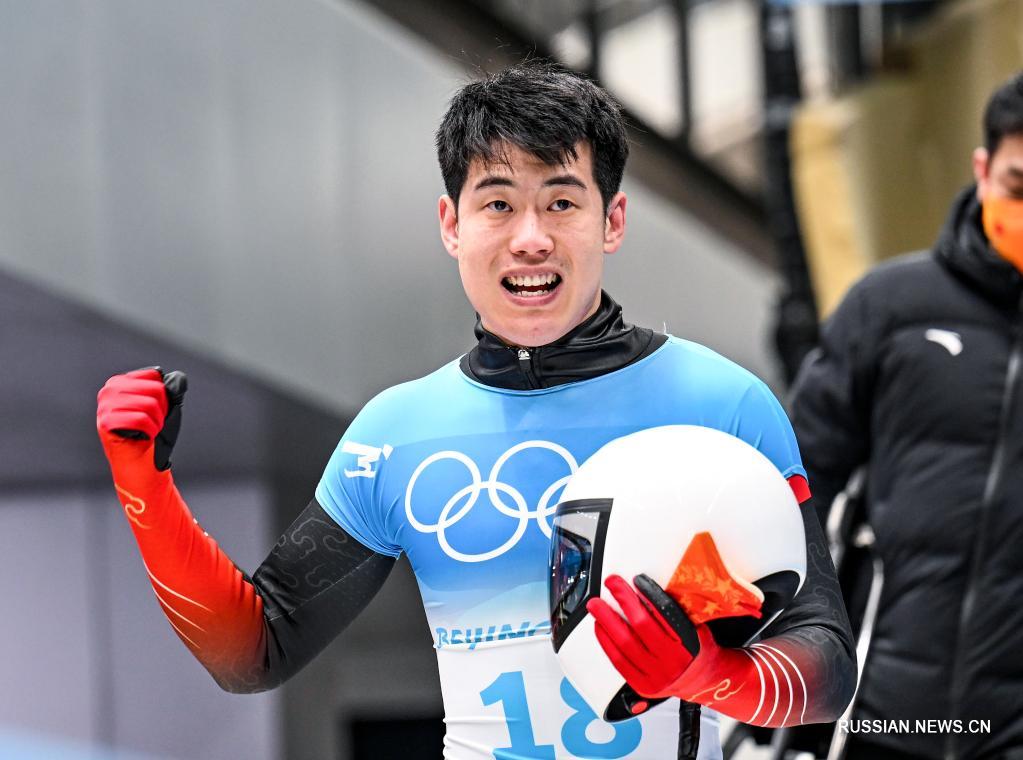 Китайский спортсмен Янь Вэньган стал бронзовым призером в скелетоне среди мужчин на зимних Олимпийских играх в Пекине