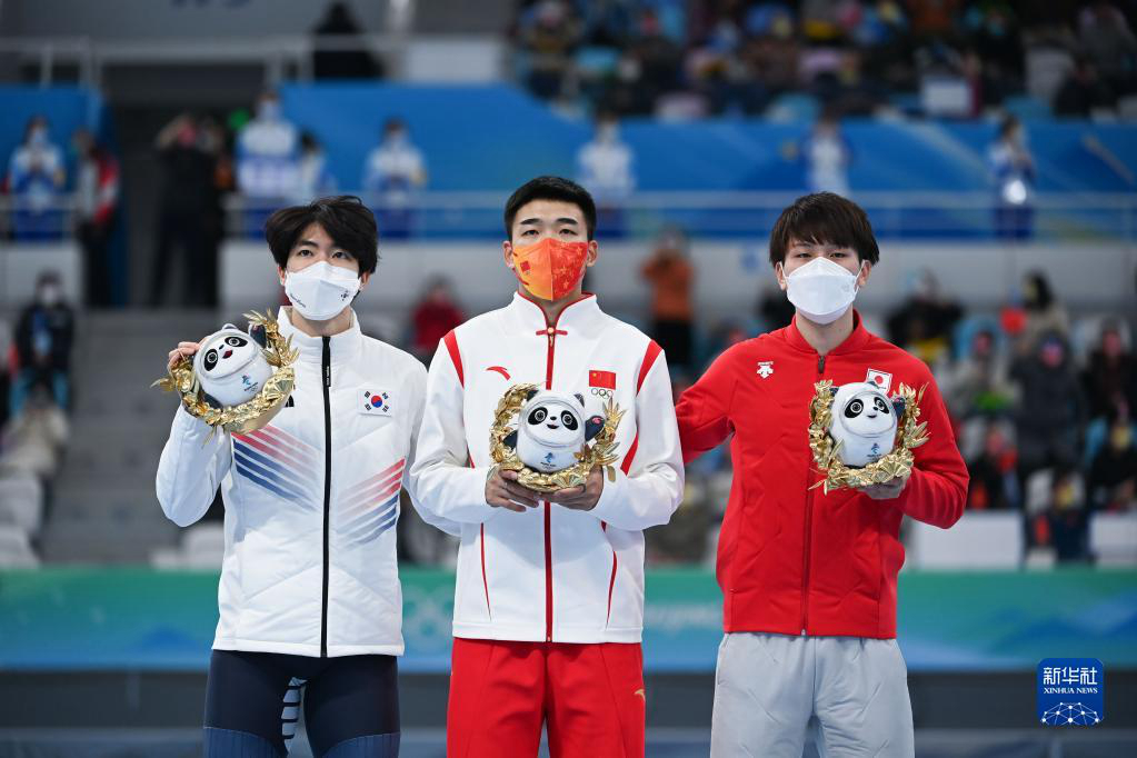 Китайский конькобежец Гао Тинъюй завоевал золото на дистанции 500 м среди мужчин на зимней Олимпиаде-2022