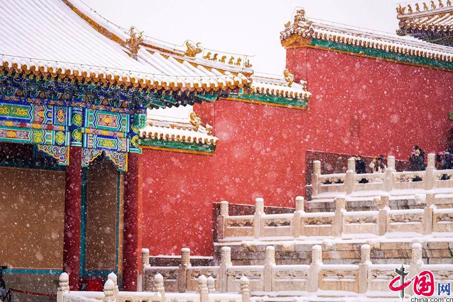Удивительно красивое сочетание цветов! Императорский дворец Гугун под снегом