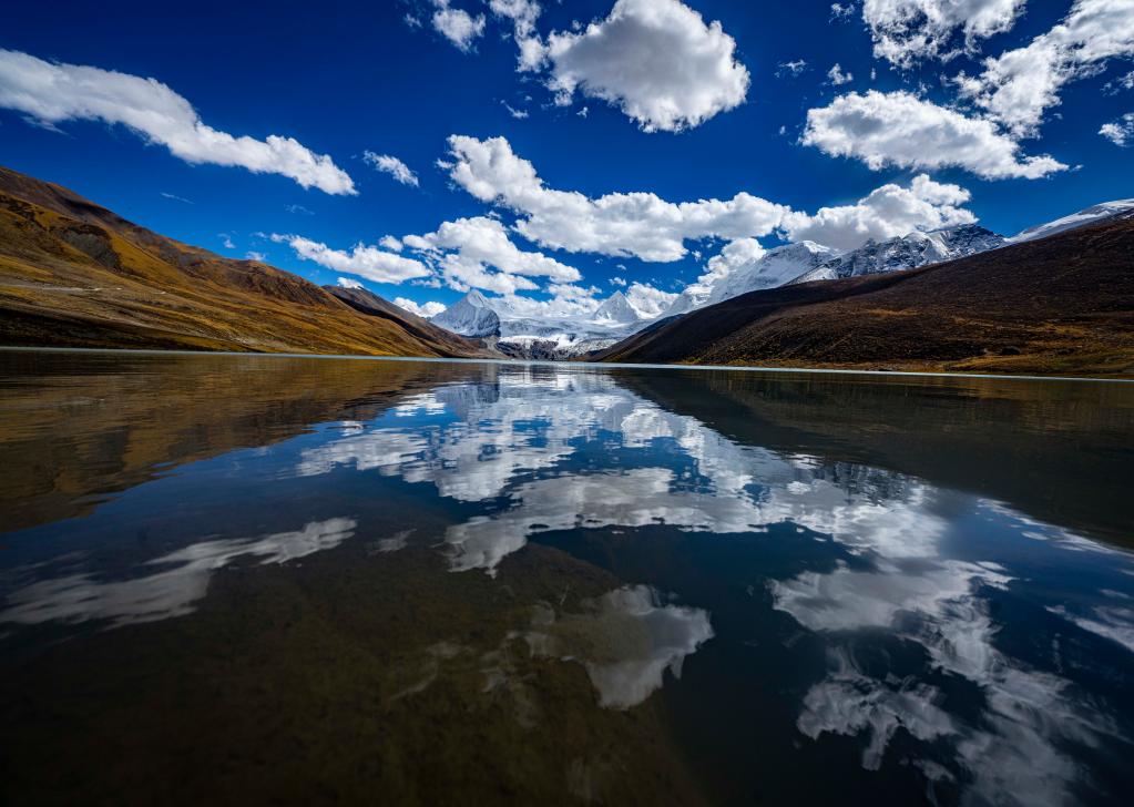 Синее небо становится яркой визитной карточкой Тибета