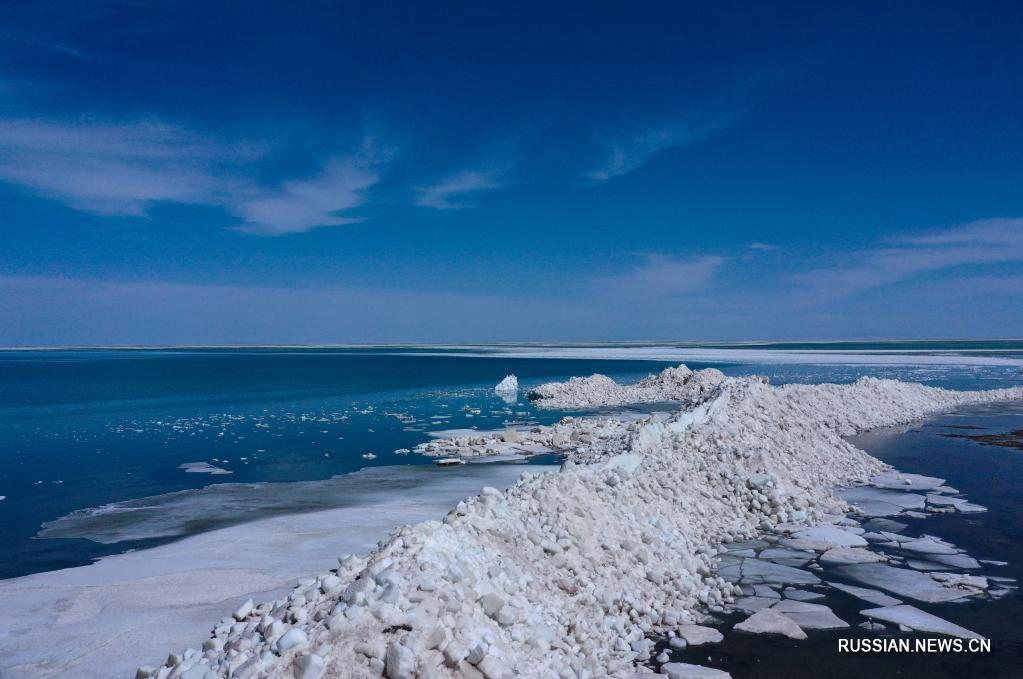 На озере Цинхай началось таяние льда