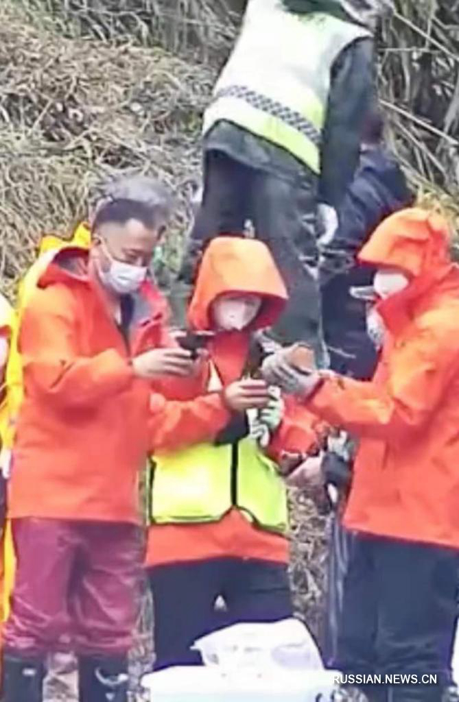 Обнаружен один из "черных ящиков" разбившегося на юге Китая пассажирского самолета