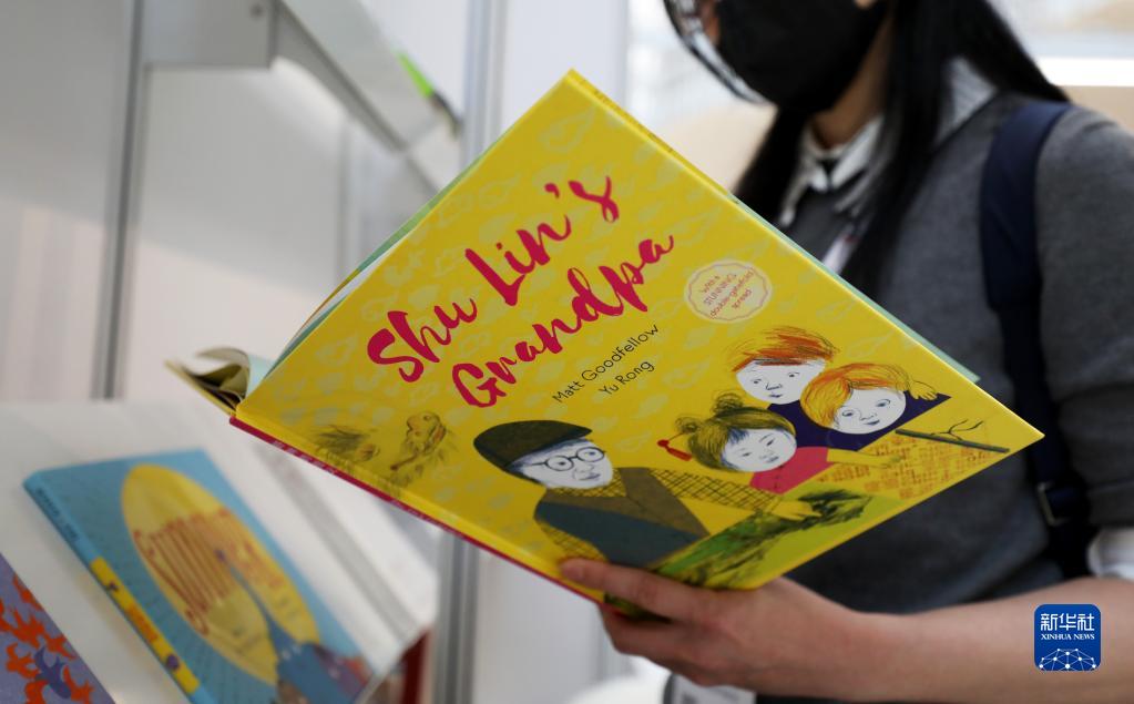 Детская книга с картинками, в которой присутствуют китайские элементы, произвела фурор на Лондонской книжной ярмарке
