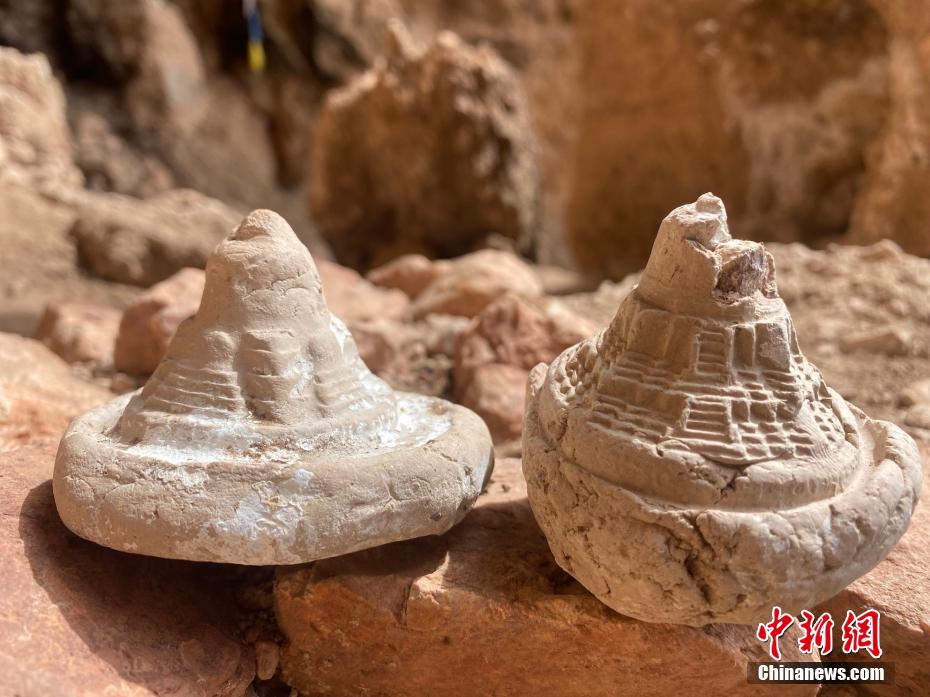 Наскальные рисунки и резьба по камню были впервые обнаружены в Большом каньоне Чжацзи в Нанцяне провинции Цинхай