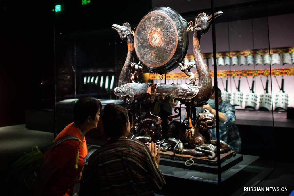 Культурно-творческие товары на основе экспонатов культурных реликвий стали любимцами посетителей музея провинции Хубэй