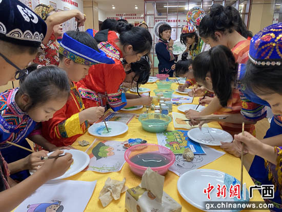 Район Цисин города Гуйлинь: Цзуцзы отражают традиционную культуру Праздника начала лета