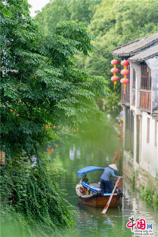 Летняя прогулка по древнему «поселку на воде» Чжоучжуан