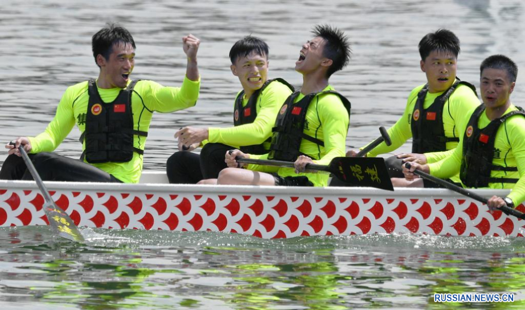 В Сямэне после двухлетнего перерыва прошли гонки на драконьих лодках представителей двух берегов Тайваньского пролива 