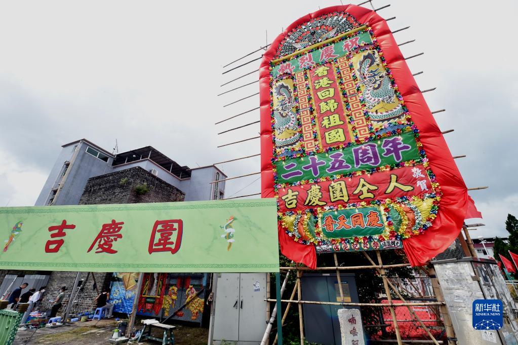 Сянган: праздничная атмосфера царит на всех улицах