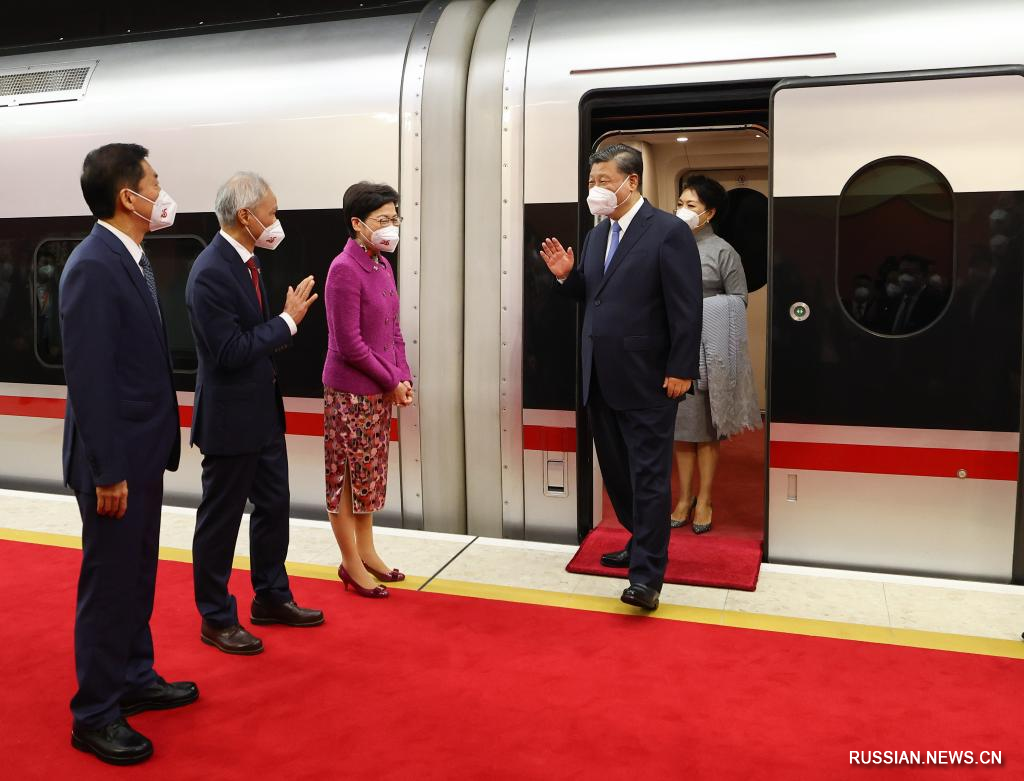 Председатель КНР Си Цзиньпин прибыл в Сянган для участия в мероприятиях по случаю 25-й годовщины возвращения Сянгана в лоно Родины