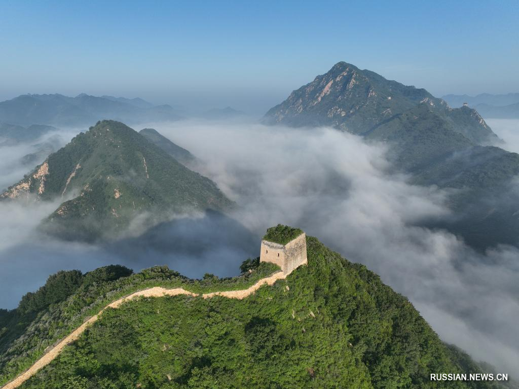 Море облаков над Великой Китайской стеной