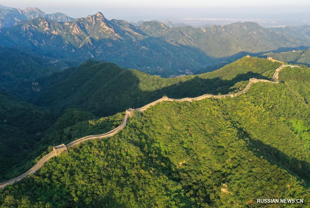 Летний пейзаж участка Великой китайской стены Мутяньюй