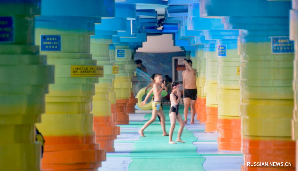 "Водяной куб" стал хорошим местом для летнего отдыха жителей Пекина