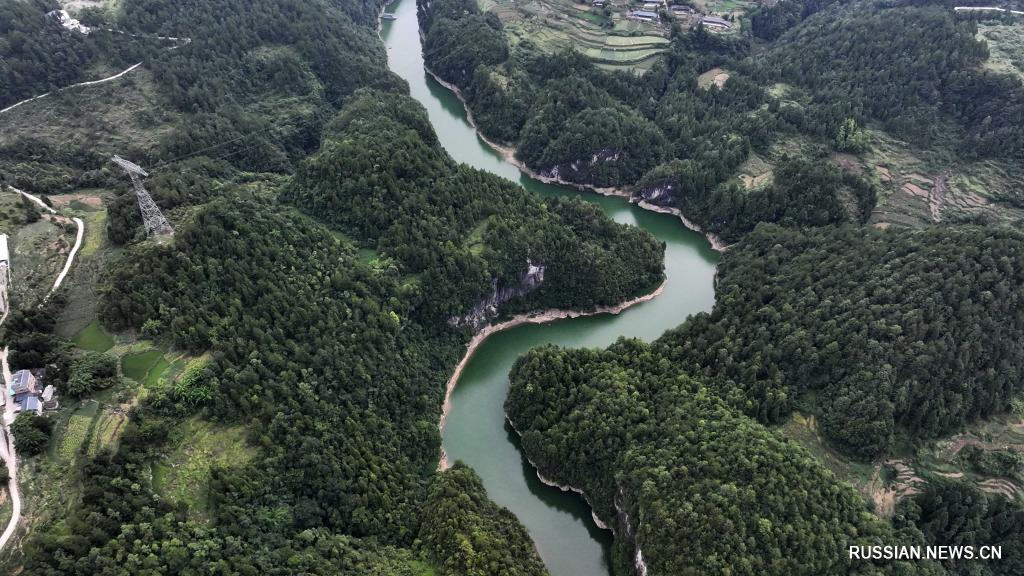 Великолепные летние пейзажи в районе ущелья Цинси на юго-западе Китая
