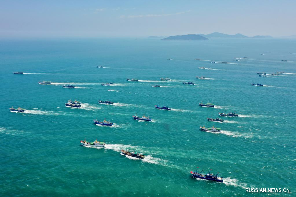 Рыбаки в провинции Фуцзянь выходят в море после снятия сезонного запрета на лов