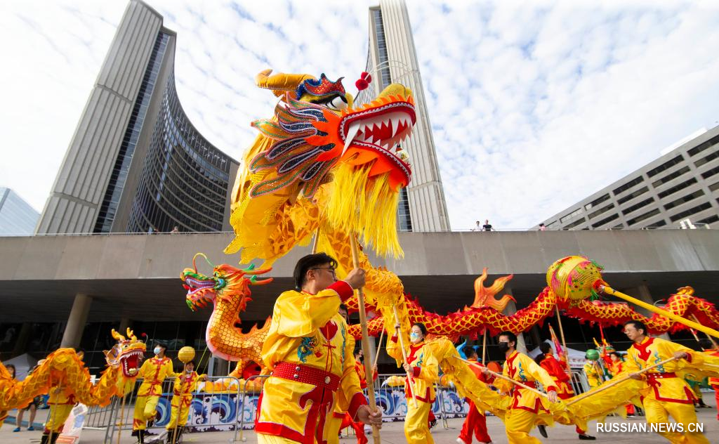 В Торонто проходит фестиваль драконов