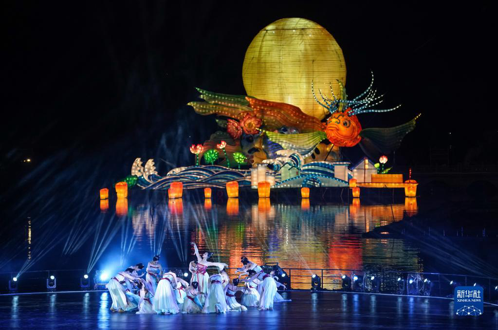 В Куньшане стартовал Фестиваль фонарей по случаю праздника середины осени