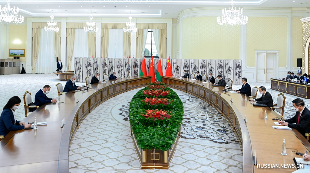Председатель КНР Си Цзиньпин встретился с президентом Беларуси А. Лукашенко