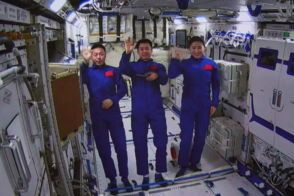 Экипаж "Шэньчжоу-14" совершит второй выход в открытый космос