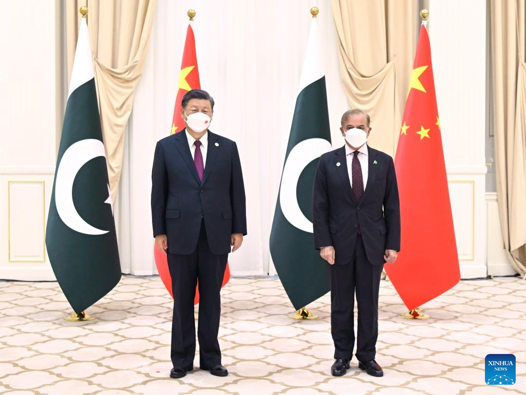 Си Цзиньпин встретился с премьер-министром Пакистана Ш. Шарифом