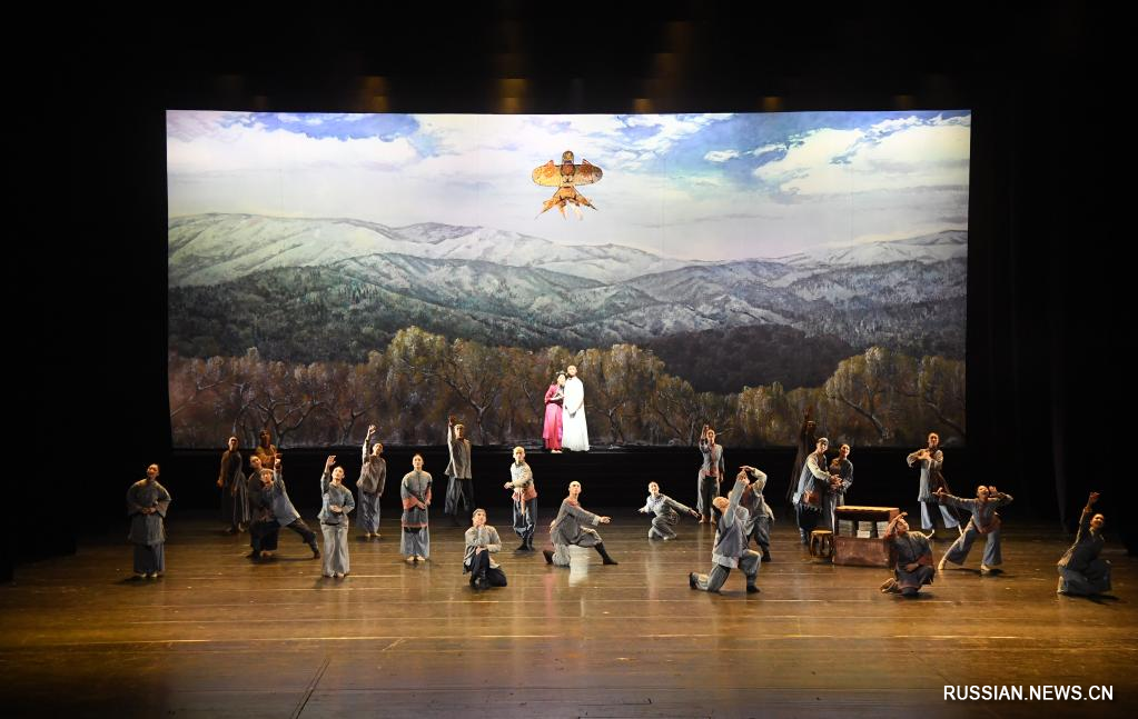 Оригинальную танцевальную драму "Цао Сюэцинь" представили в Пекине