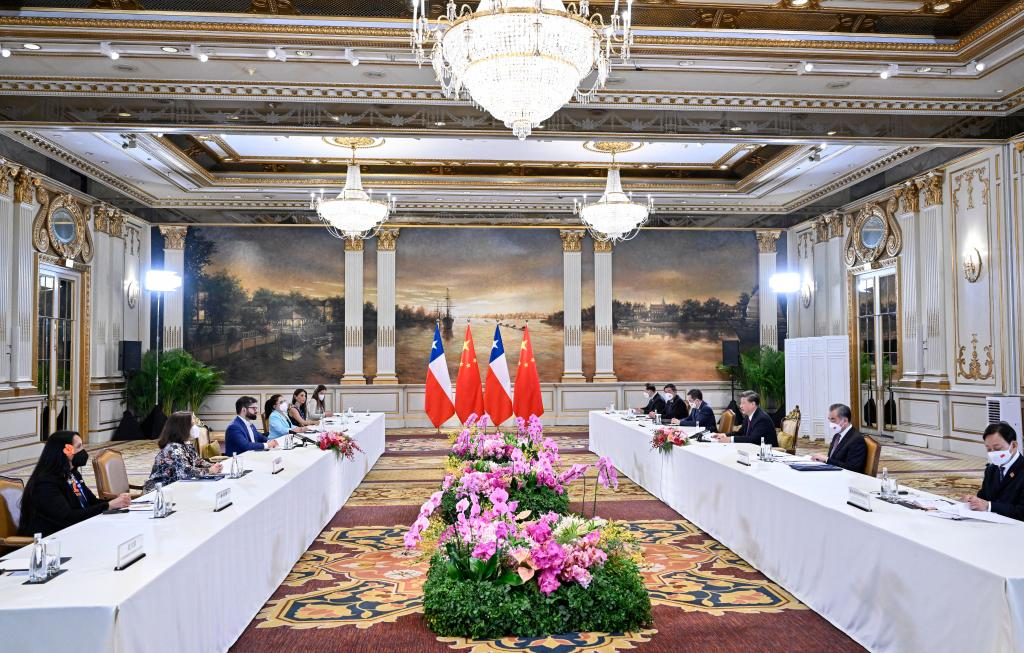 Си Цзиньпин провел встречу с президентом Чили Г. Боричем