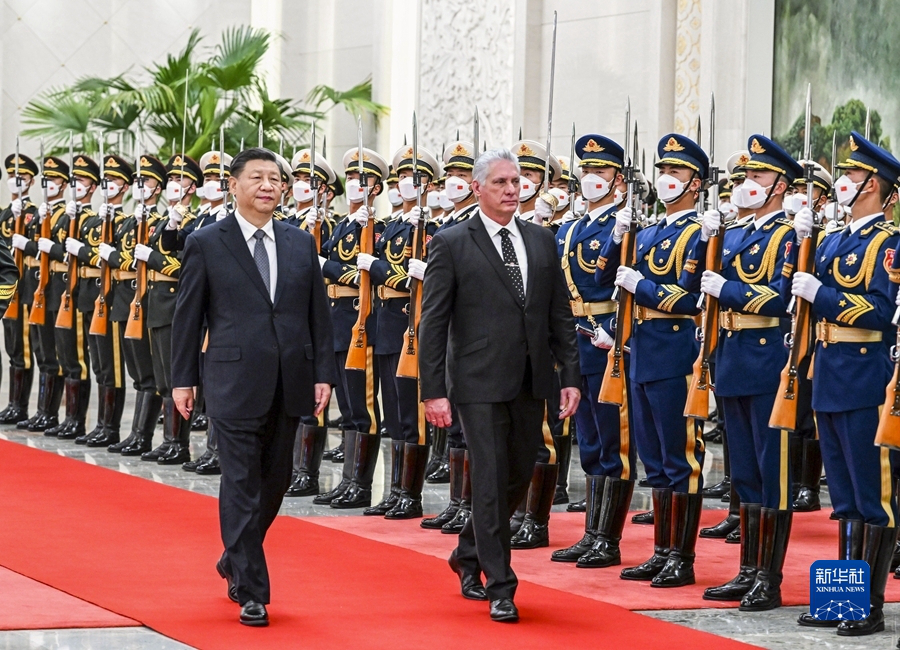 Си Цзиньпин провел переговоры с президентом Кубы М. Диас-Канелем