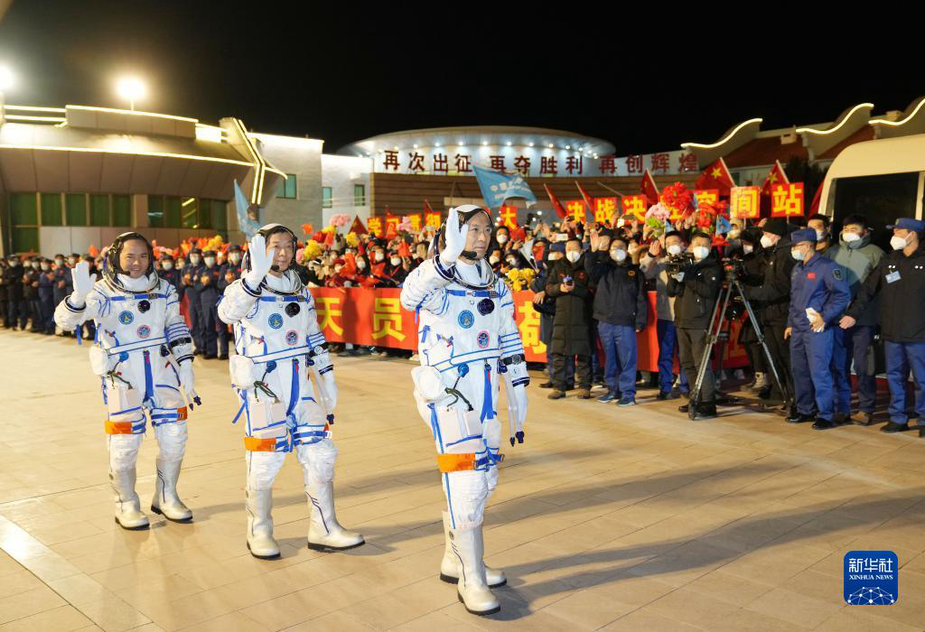 Состоялась церемония проводов китайских космонавтов миссии "Шэньчжоу-15"