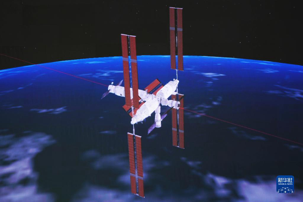 Китайский пилотируемый космический корабль "Шэньчжоу-15" состыковался с комбинацией китайской орбитальной станции