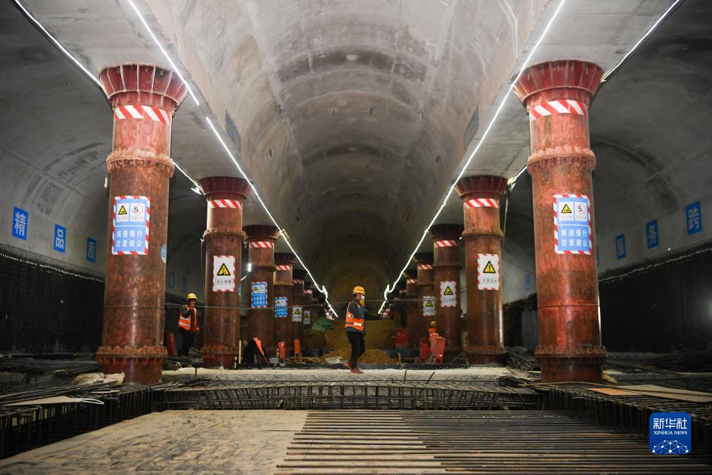 Строители г. Сиань остаются «на передовой», обеспечивая строительство метро