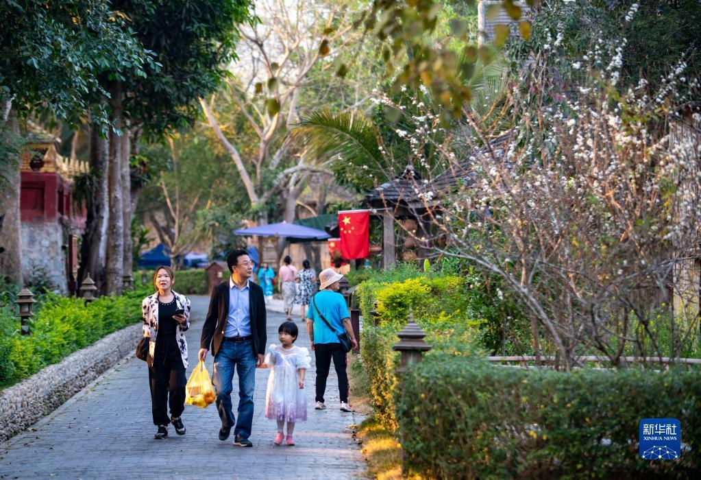 Туристический рынок Сишуанбаньна-Дайского автономного округа в провинции Юньнань не сбавляет своей популярности