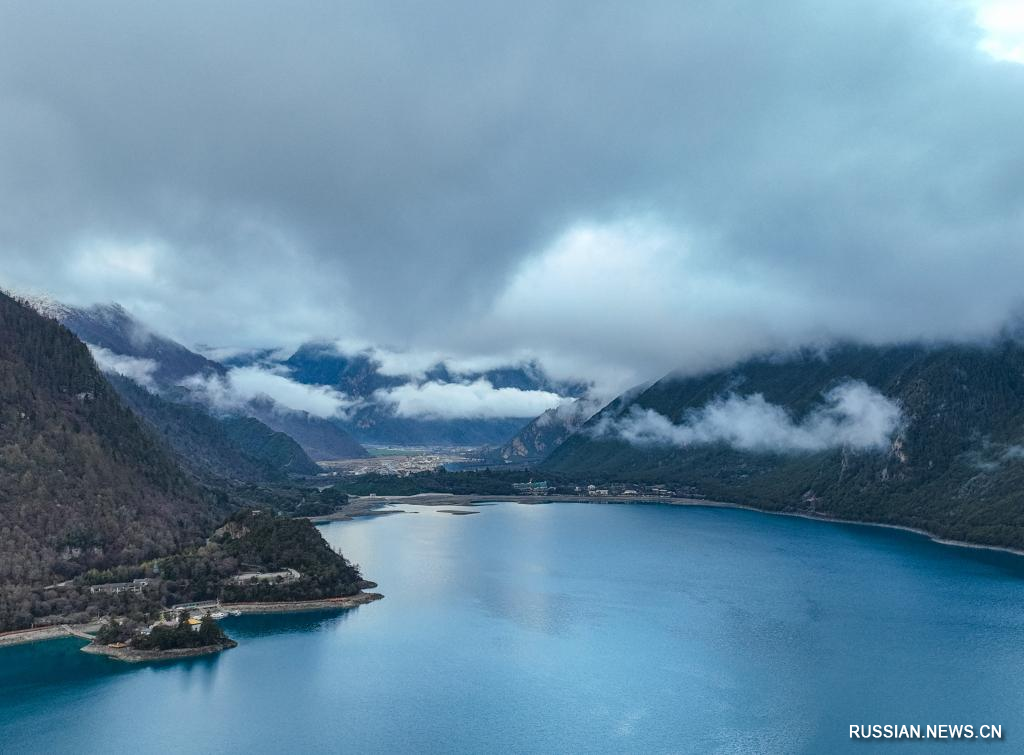 Озеро Басунцо в тумане