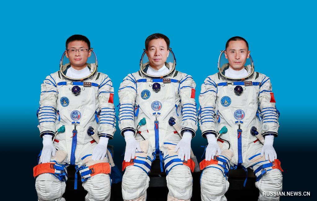 В Китае определили состав экипажа космического корабля "Шэньчжоу-16"