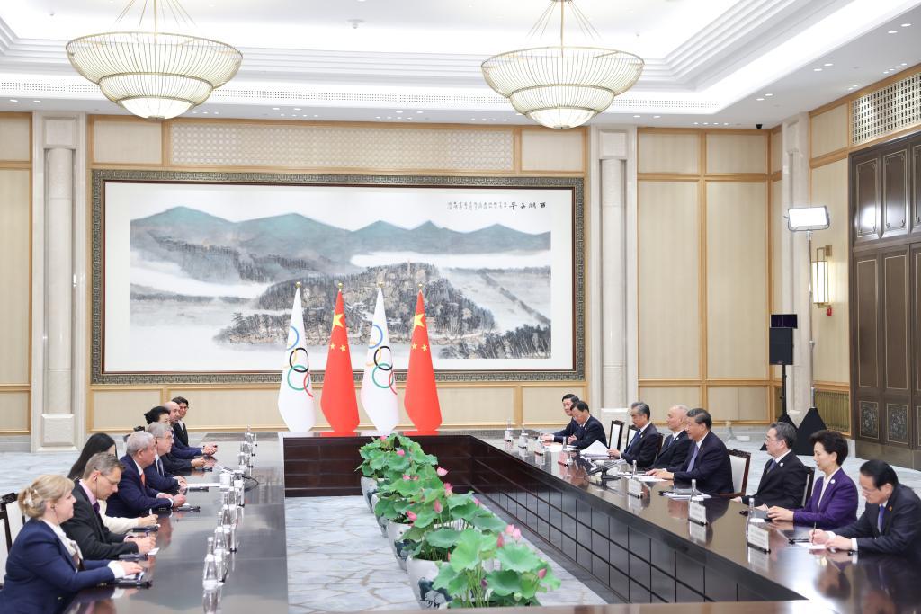 Си Цзиньпин встретился с президентом МОК 