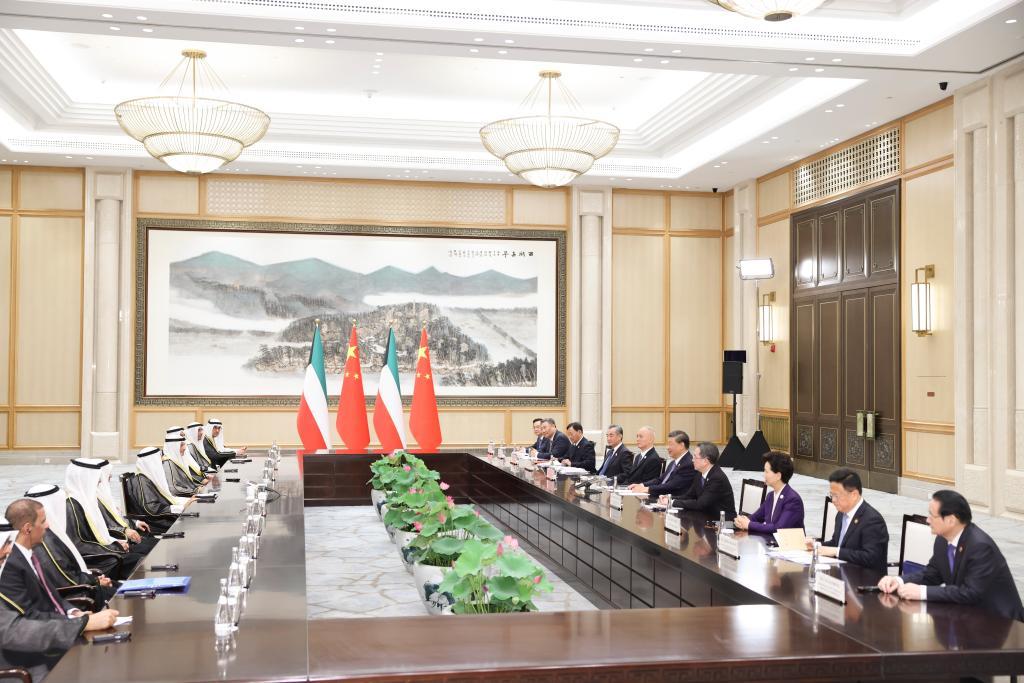 Си Цзиньпин встретился с наследным принцем Кувейта, выразив готовность выводить двусторонние отношения на новый уровень