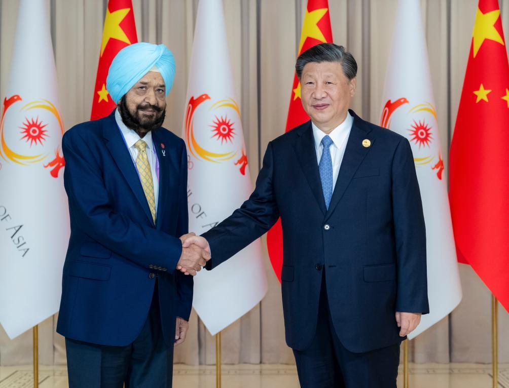 Си Цзиньпин встретился с исполняющим обязанности президента Олимпийского совета Азии