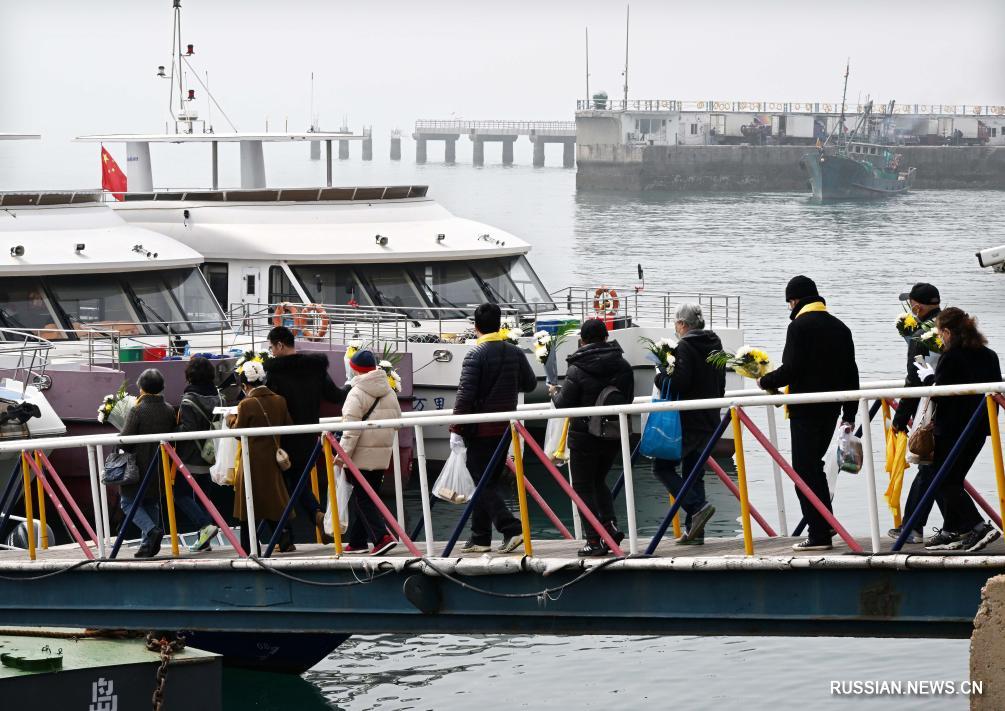 В преддверии праздника Цинмин в Циндао прошло морское мероприятие по поминовению усопших
