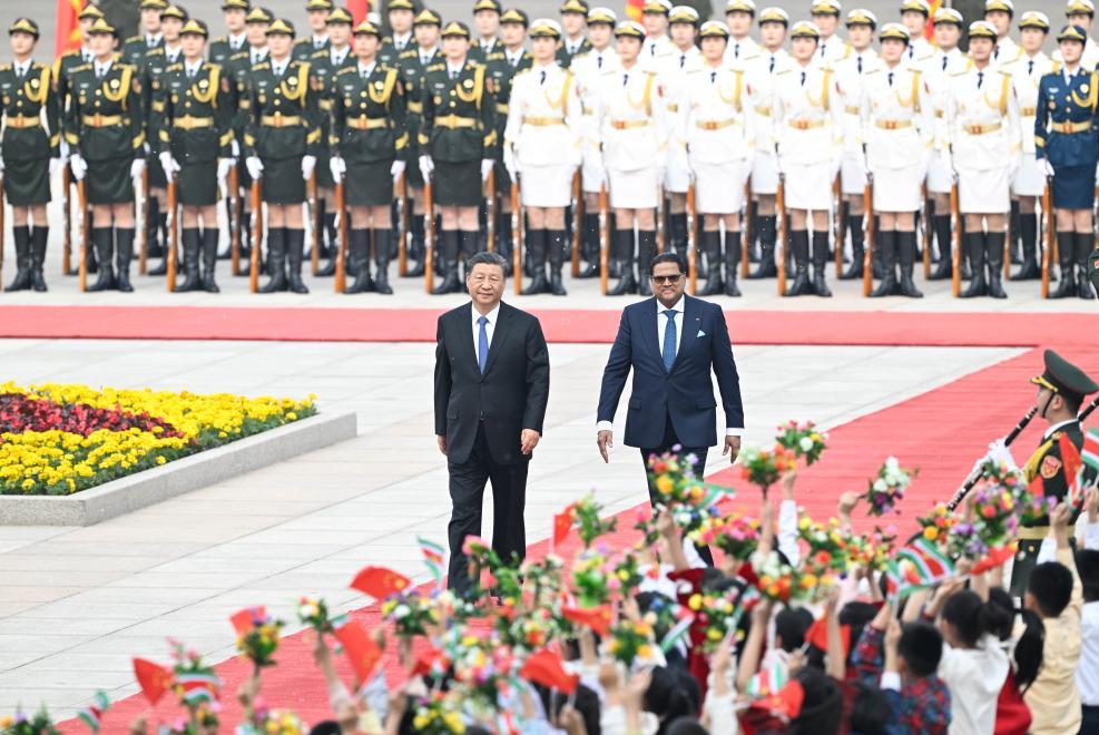 Си Цзиньпин провел переговоры с президентом Суринама 