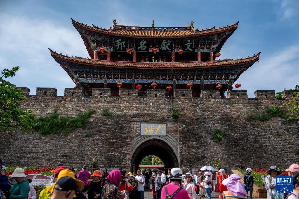 В г. Дали провинции Юньнань продолжает «подогреваться» рынок культурного туризма 