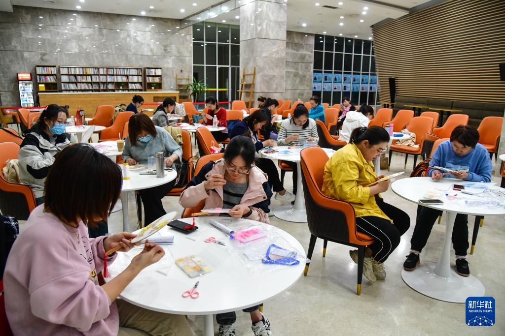 Вечерняя школа набирает популярность среди горожан Цзинаня в провинции Шаньдун