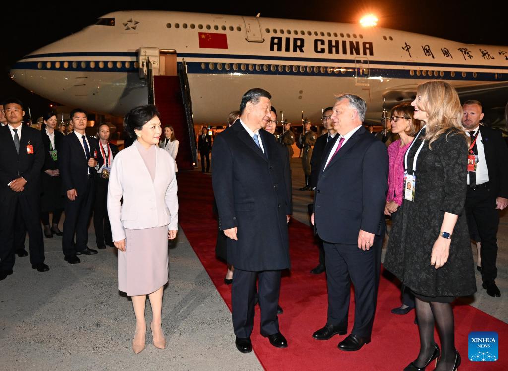 Си Цзиньпин прибыл в Будапешт с государственным визитом