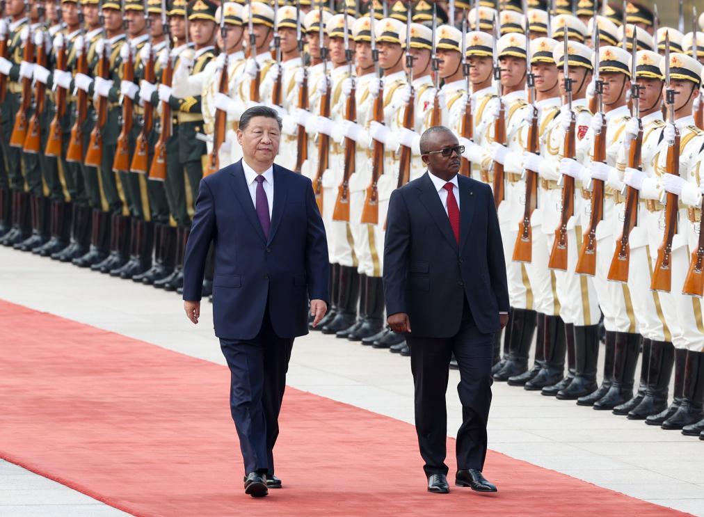 Си Цзиньпин провел переговоры с президентом Гвинеи-Бисау Умару Сисоку Эмбало 