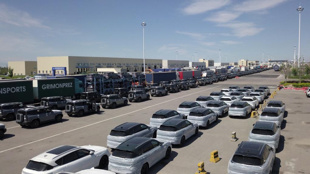 Через КПП Хоргос на китайско-казахстанской границе отмечен значительный рост экспорта автомобилей