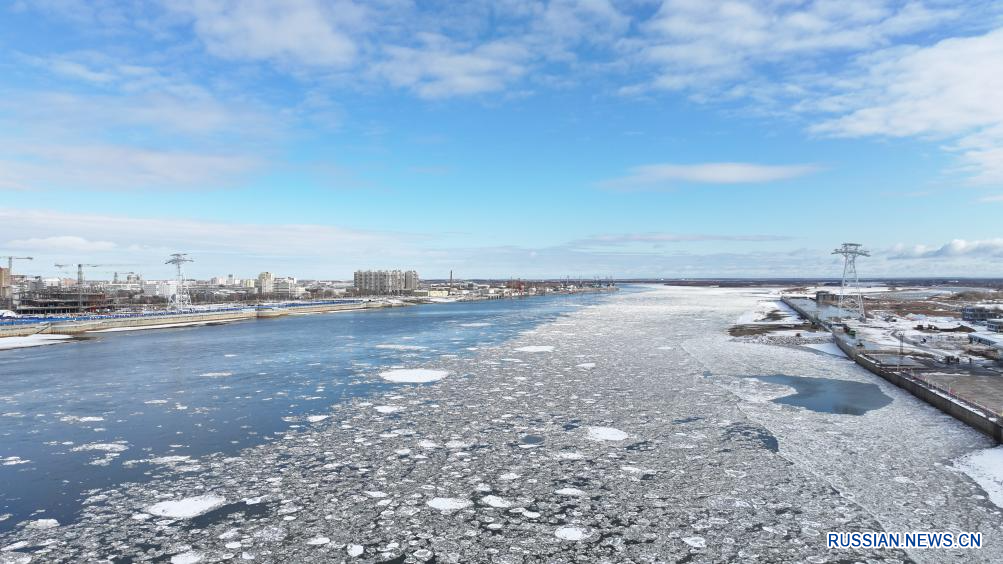 На реке Хэйлунцзян появились льдины